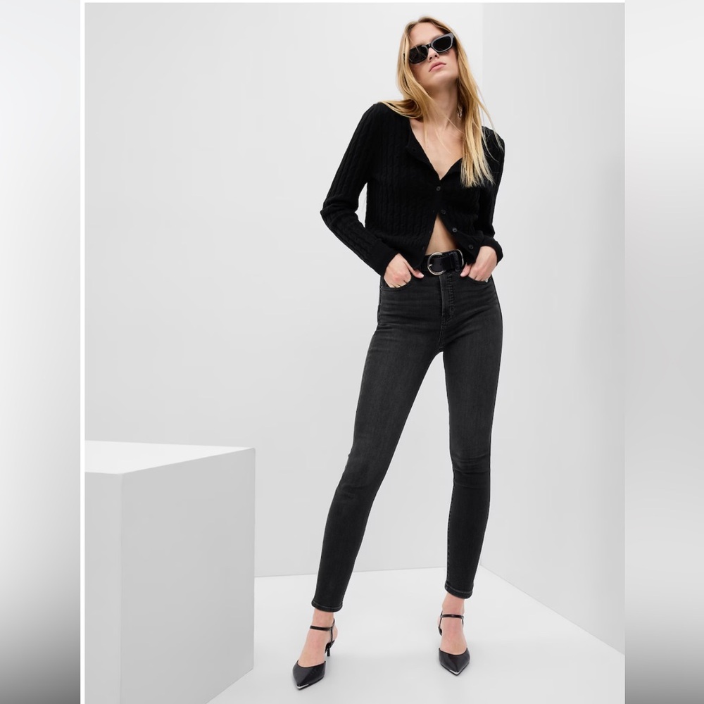 Gap True Skinny Stretch Jean in Washed Black